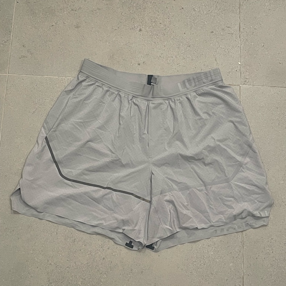 lululemon athletica Men's Light Gray Athletic Shorts